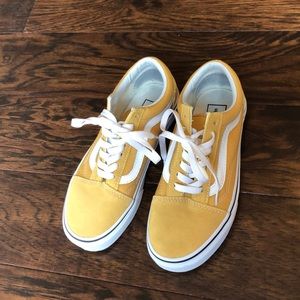OLD SKOOL VANS IN MUSTARD YELLOW
